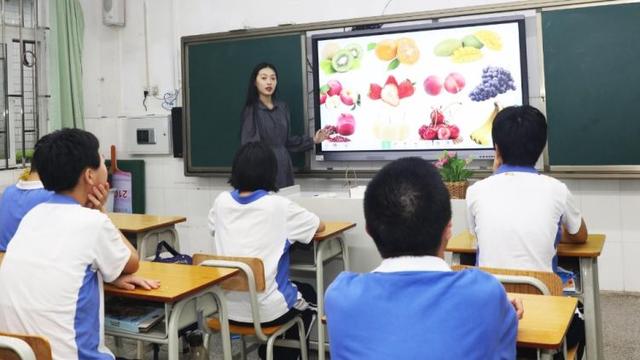 深圳教师新增“00后”生力军，他们不止“年轻”