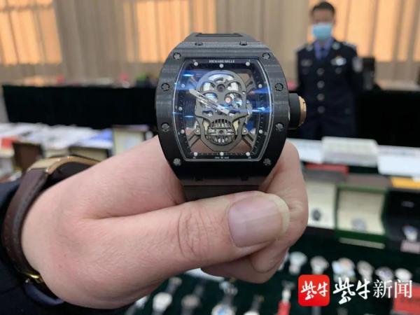 王思聪800万同款表只要2万？公安部督办，江苏破获特大假冒名表案