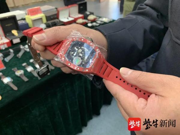 王思聪800万同款表只要2万？公安部督办，江苏破获特大假冒名表案