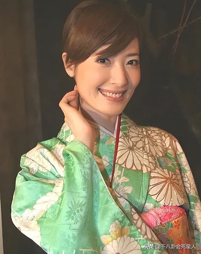 8位女星“一脱成名”，美艳背后，有人终身未婚，还有人跳楼自杀