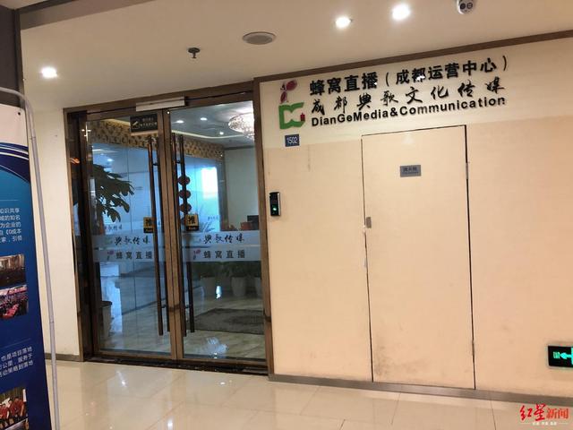 漂亮小姐姐邀你玩游戏？记者卧底揭男扮女陪聊玩游戏充值内幕