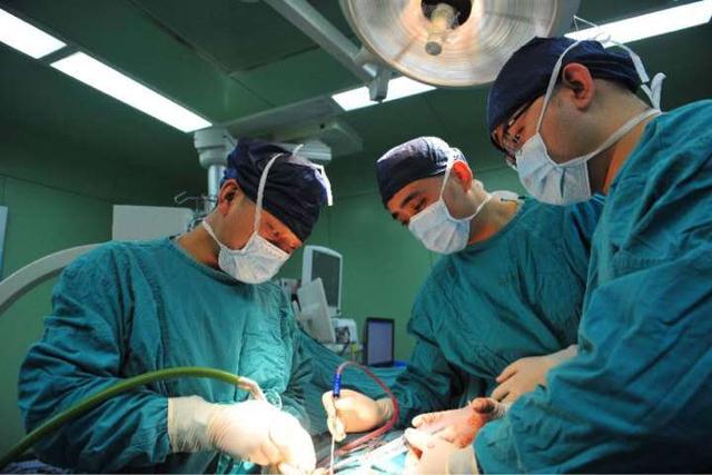 上海三大妇产科医院出生近200名“猪宝宝”，数万医务人员春节坚守岗位