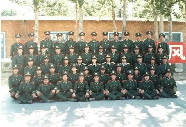1990年那个被特警队破格录取的16岁女孩，如今是大校军衔