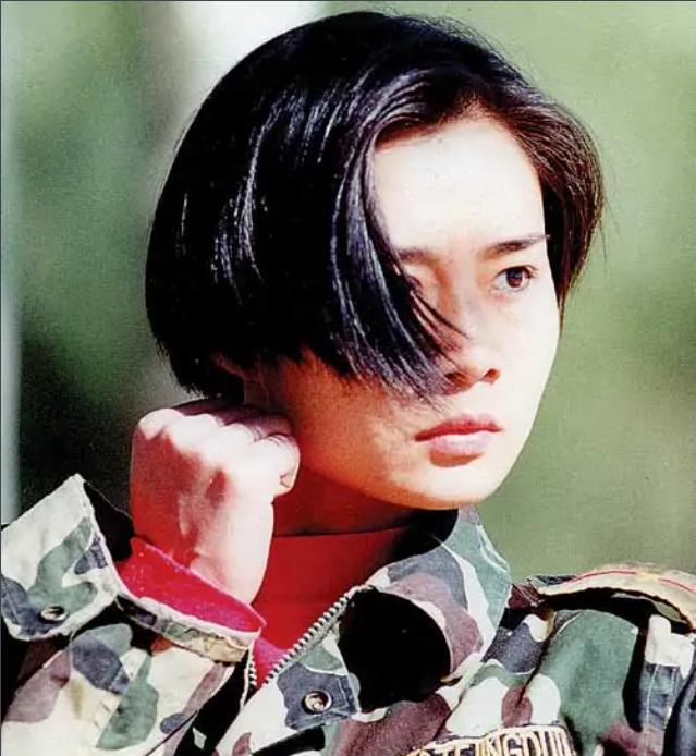 1990年那个被特警队破格录取的16岁女孩，如今是大校军衔