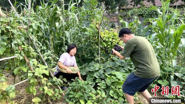 山东“90后”夫妻拍短视频记录乡村生活 守护乡愁为家乡代言