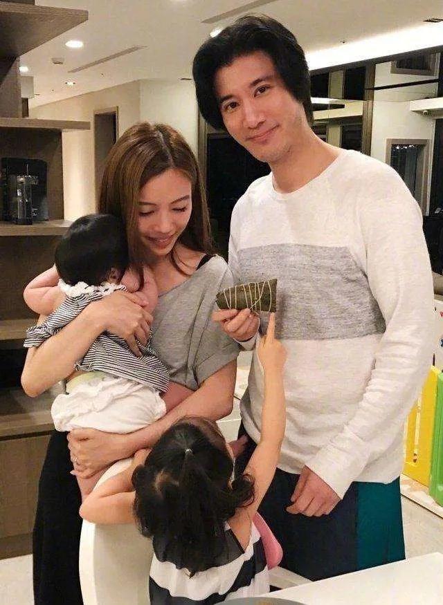 王力宏离婚李湘离婚佟丽娅离婚赵丽颖离婚，是谁让你不相信爱情了