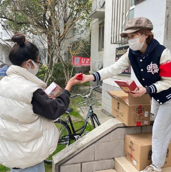 我是党员｜这名复旦“气泡辅导员”组建党员志愿服务队