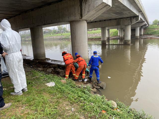 暴雨灌入下水井 江西新余三工人清淤时遇难