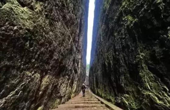 世界遗产地，浙之江郎山：江郎奇幻甲东南，三峰突兀起平川