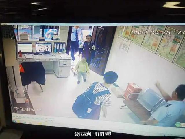 3岁小女孩走丢，两位杭州男生的举动太暖心：你们穿校服的样子真帅