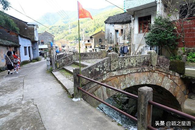 毛氏聚居地，竹海飞人，日暮不归来，柴扉有人望