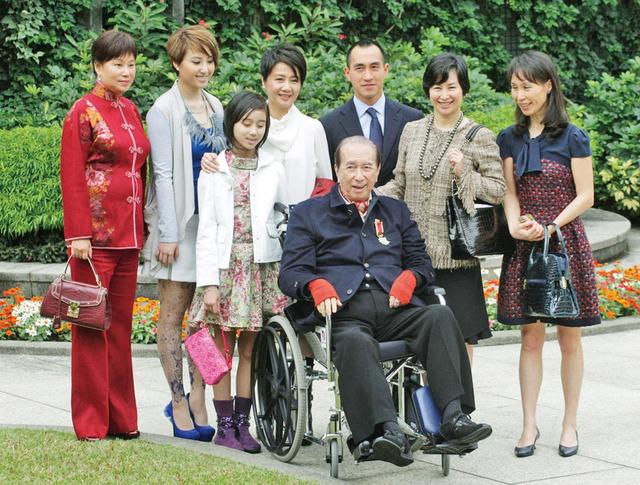 赌王何鸿燊一生有17个子女，98岁才有了第一个孙子