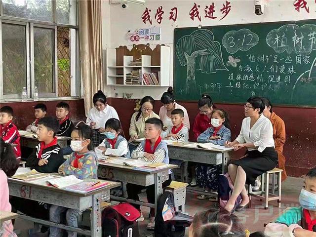 乡村中小学首席教师岗位计划试点的河南探索：愿为火种 照亮乡村