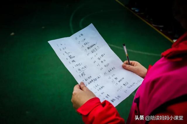 开学后，老师心态崩了，这届家长太会取名，16个名字一半叫不出来