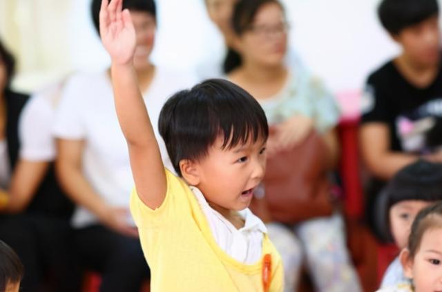 家长给孩子取的“奇葩”名字，老师点名脸都红了，让人啼笑皆非