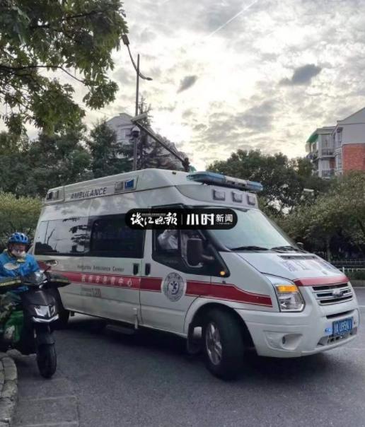 杭州男孩从4楼跌落，他一伸手救了一个家！医院里这句话让全网点赞
