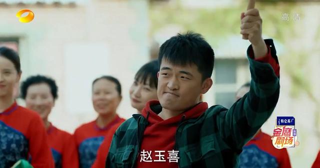 开播即登顶，大龄男演员靳东，终于正确地选择了适合自己的角色