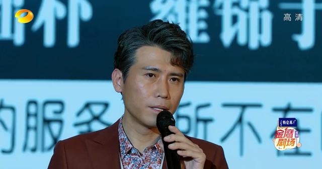 开播即登顶，大龄男演员靳东，终于正确地选择了适合自己的角色